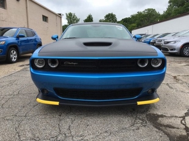 Dodge design boss: Take off the yellow splitter guards - 2020 dodge charger yellow bumper guard